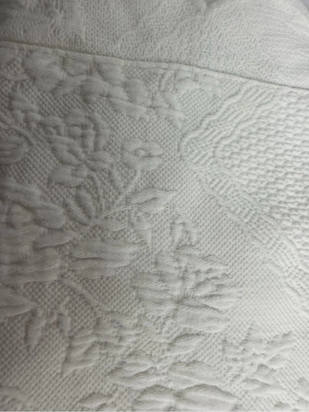 White Cotton Matelasse Quilted Scalloped Pillow Shams Vintage 2